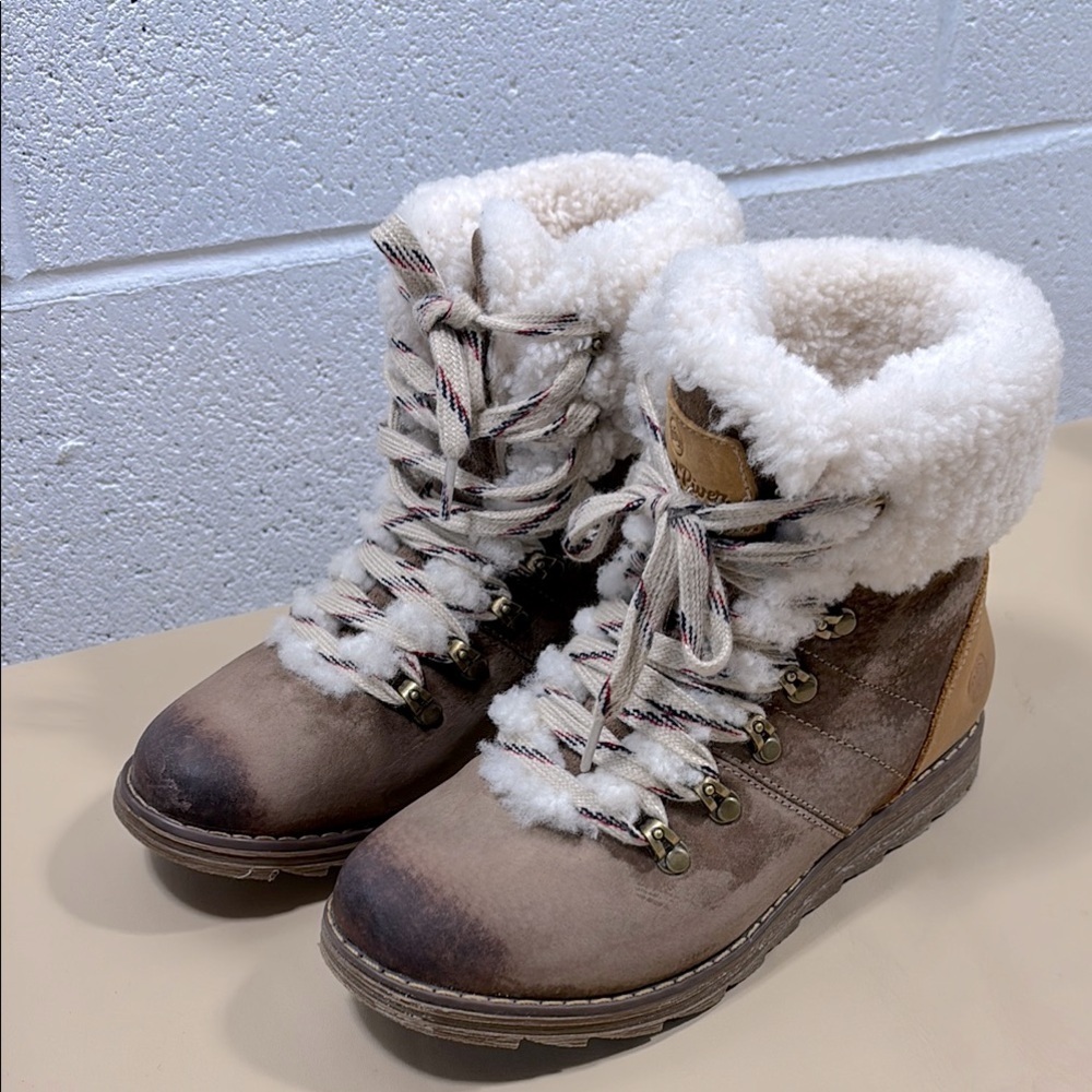 Women's Cozy Brown Winter Boots​​​